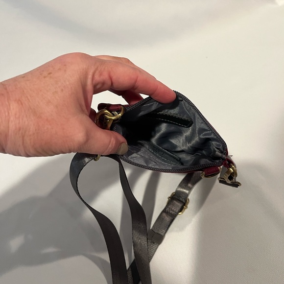 Chala Pet Paw Crossbody - Picture 4 of 11